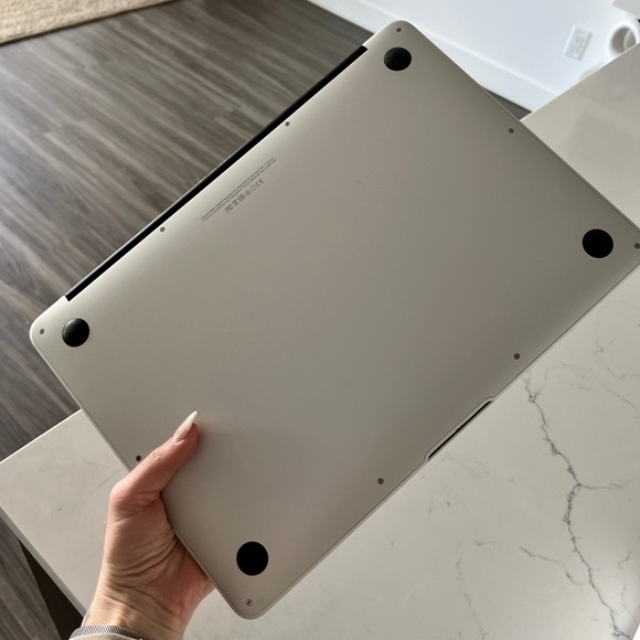 MacBook Air 13-inch Early 2015 - 1.6 GHz Dual Core Intel Core i5-8GB 1600MHz DDR - Picture 6 of 9